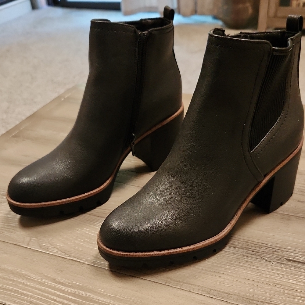 Naturalizer Black Ankle Booties